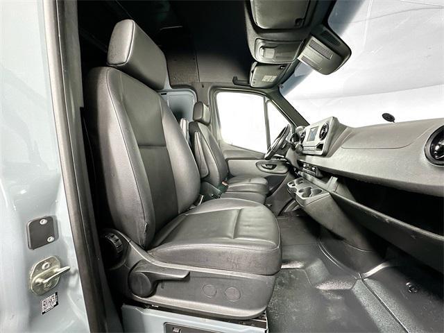 Photo of 2022 Gray Mercedes-Benz Sprinter 2500