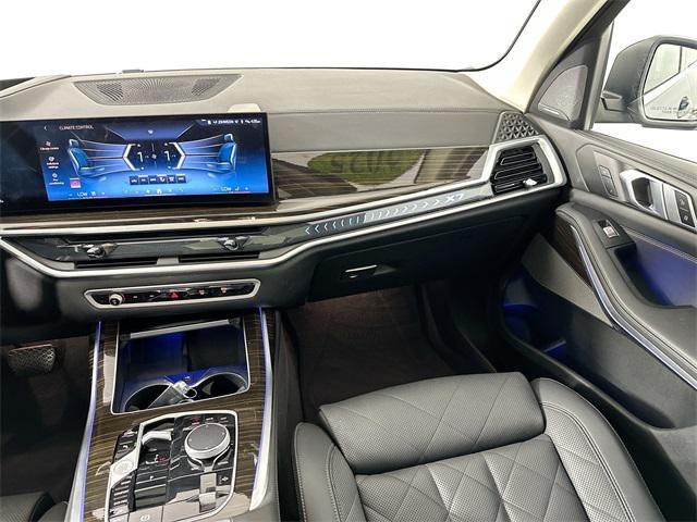 Photo of 2025 Gray BMW X7