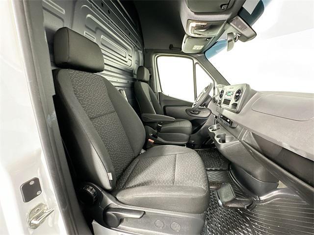 Photo of 2024 Arctic White Mercedes-Benz Sprinter 2500