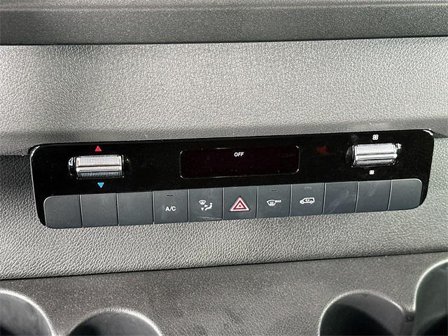 Photo of 2024 Arctic White Mercedes-Benz Sprinter 2500
