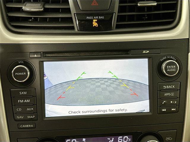 Photo of 2016 Pearl White Nissan Altima
