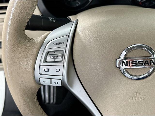 Photo of 2016 Pearl White Nissan Altima