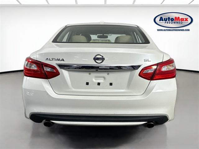 Photo of 2016 Pearl White Nissan Altima