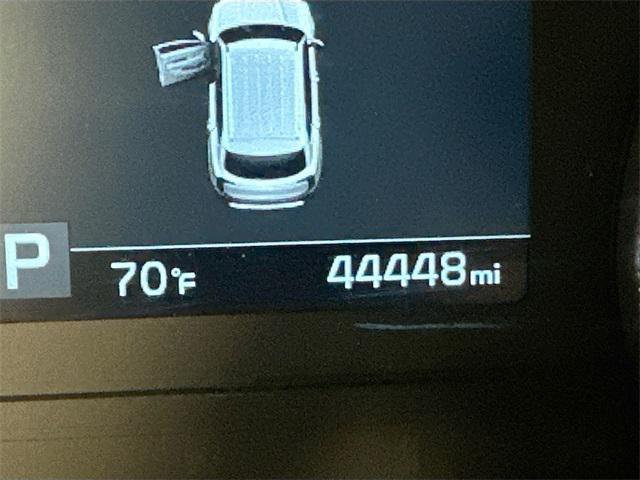 Photo of 2022 Glacial White Pearl Kia Telluride