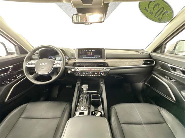 Photo of 2022 Glacial White Pearl Kia Telluride