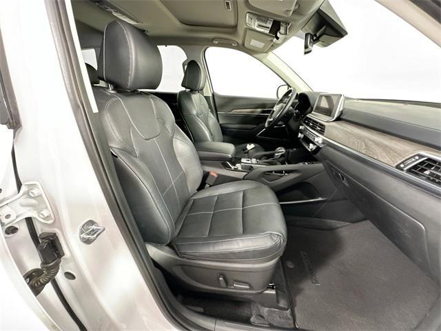 Photo of 2022 Glacial White Pearl Kia Telluride