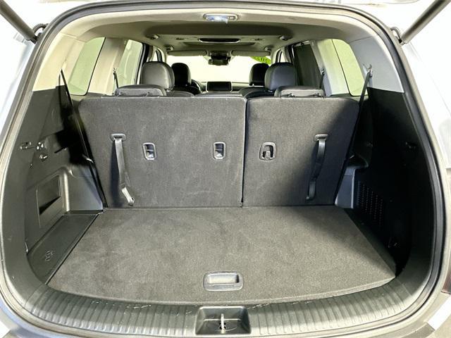 Photo of 2022 Glacial White Pearl Kia Telluride