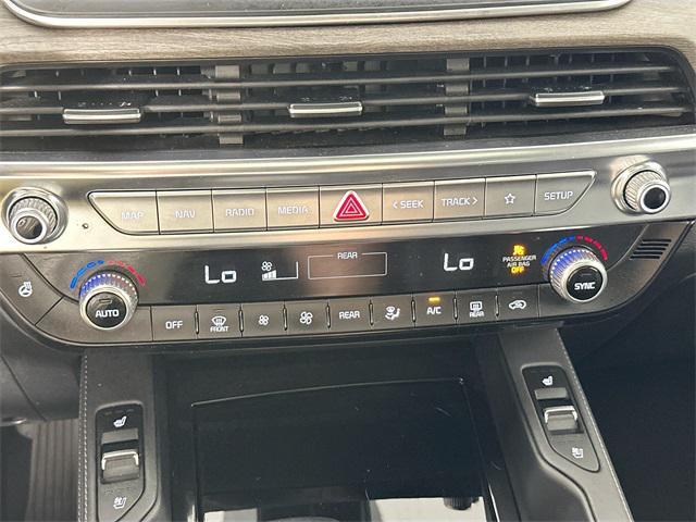 Photo of 2022 Glacial White Pearl Kia Telluride