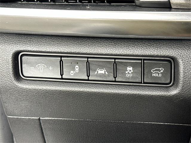 Photo of 2022 Glacial White Pearl Kia Telluride