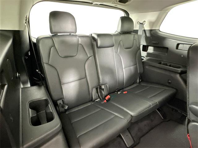 Photo of 2022 Glacial White Pearl Kia Telluride