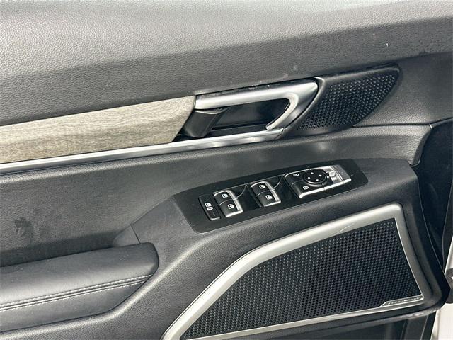 Photo of 2022 Glacial White Pearl Kia Telluride