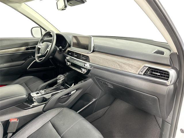 Photo of 2022 Glacial White Pearl Kia Telluride