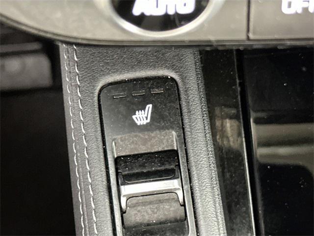 Photo of 2022 Glacial White Pearl Kia Telluride