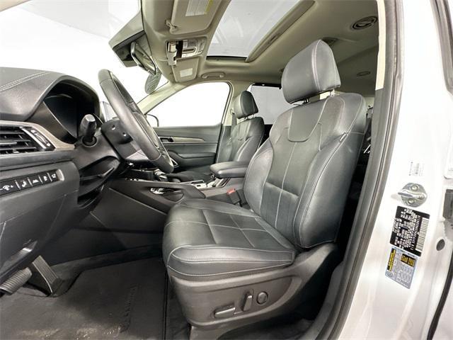 Photo of 2022 Glacial White Pearl Kia Telluride
