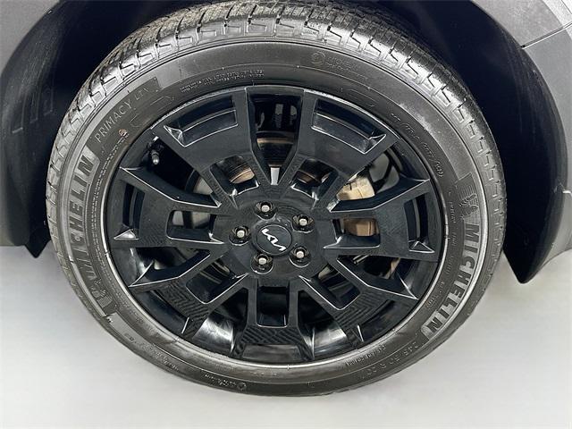 Photo of 2022 Glacial White Pearl Kia Telluride