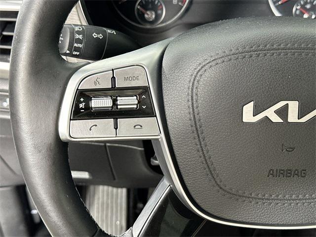 Photo of 2022 Glacial White Pearl Kia Telluride