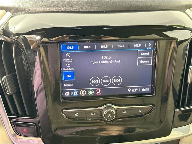 Photo of 2022 Summit White Chevrolet Traverse