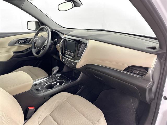 Photo of 2022 Summit White Chevrolet Traverse