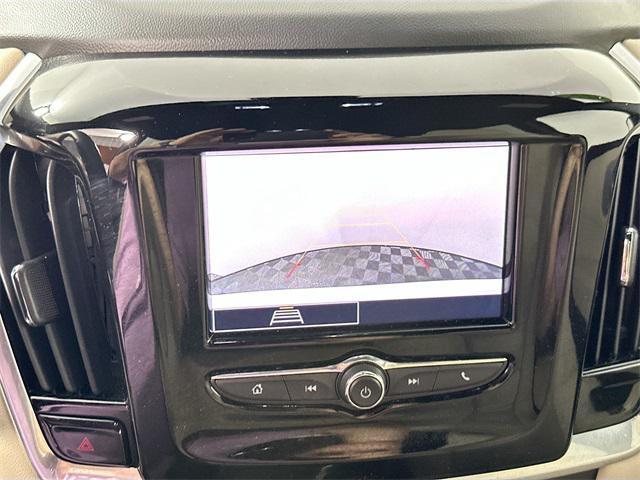 Photo of 2022 Summit White Chevrolet Traverse