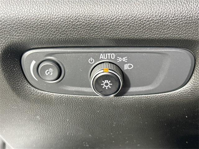 Photo of 2022 Summit White Chevrolet Traverse