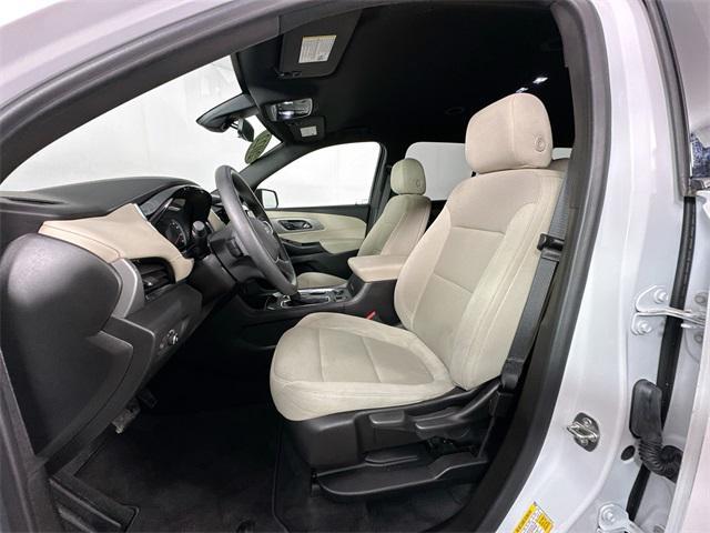 Photo of 2022 Summit White Chevrolet Traverse
