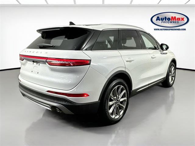 Photo of 2022 Pristine White Metallic Tri-Coat Lincoln Corsair