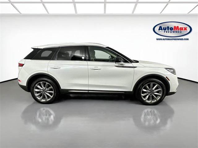 Photo of 2022 Pristine White Metallic Tri-Coat Lincoln Corsair