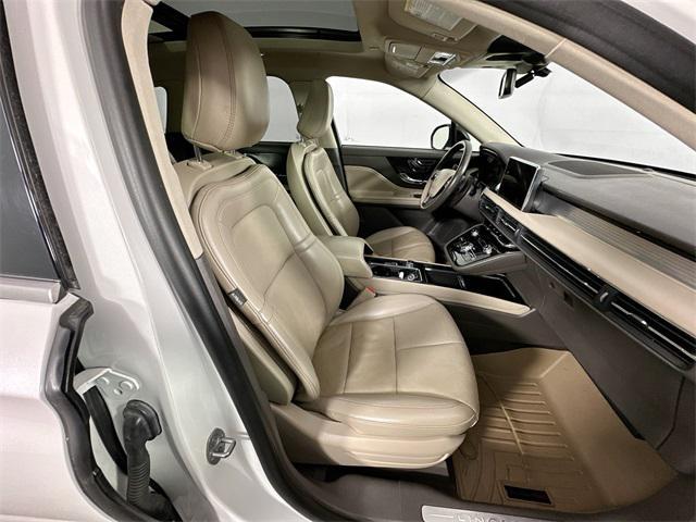 Photo of 2022 Pristine White Metallic Tri-Coat Lincoln Corsair