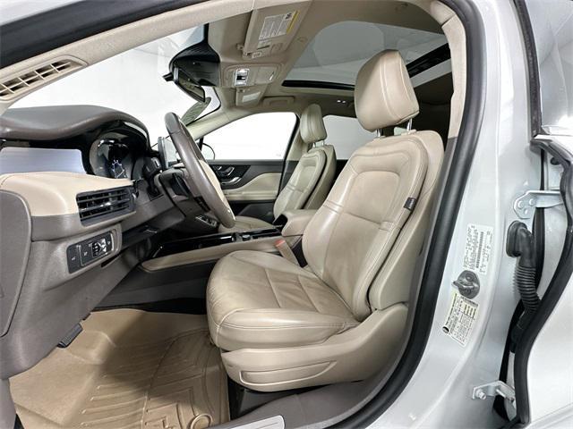 Photo of 2022 Pristine White Metallic Tri-Coat Lincoln Corsair