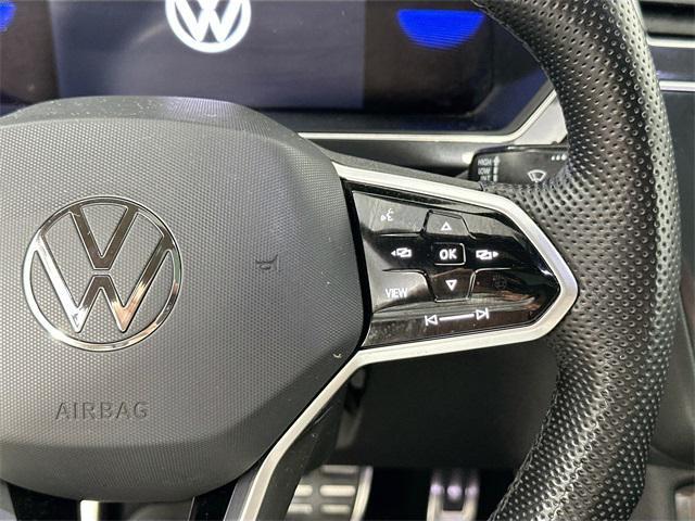 Photo of 2022 Deep Black Pearl Volkswagen Tiguan