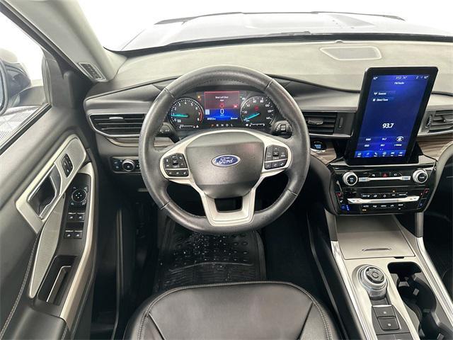Photo of 2023 Carbonized Gray Metallic Ford Explorer