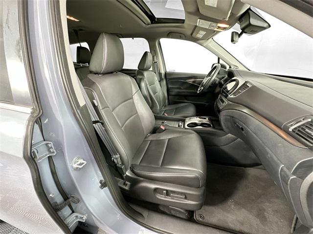 Photo of 2022 Sonic Gray Pearl Honda Pilot