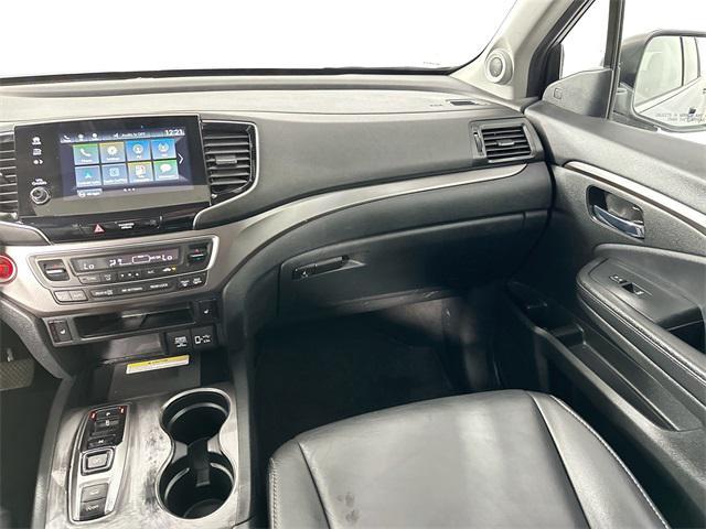 Photo of 2022 Sonic Gray Pearl Honda Pilot