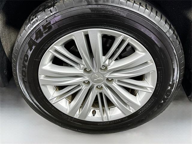 Photo of 2024 White Diamond Mitsubishi Outlander