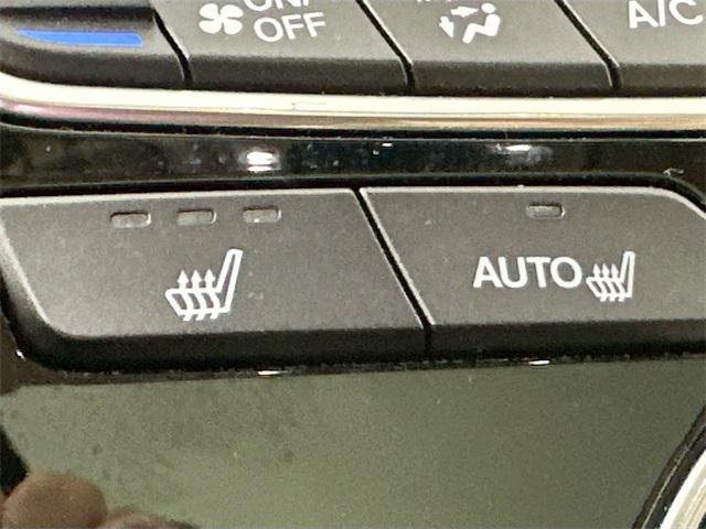 Photo of 2021 Platinum White Pearl Acura RDX