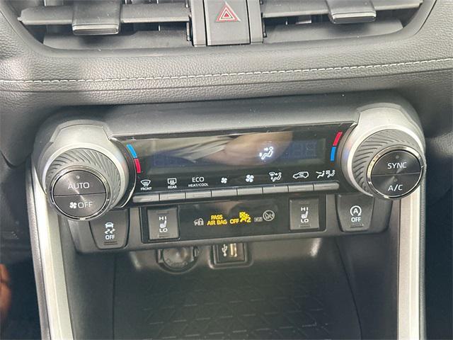 Photo of 2024 Ice Cap Toyota RAV4