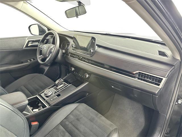 Photo of 2024 Black Mitsubishi Outlander