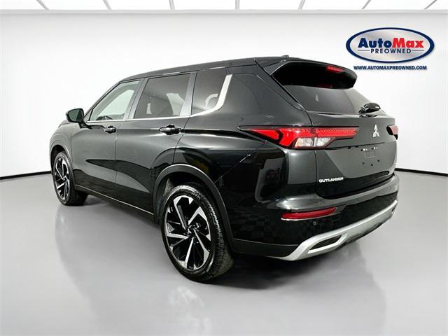 Photo of 2024 Black Mitsubishi Outlander