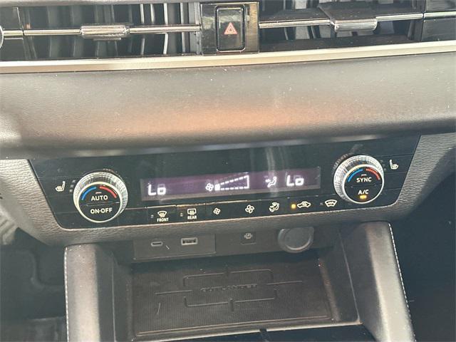 Photo of 2024 Black Mitsubishi Outlander