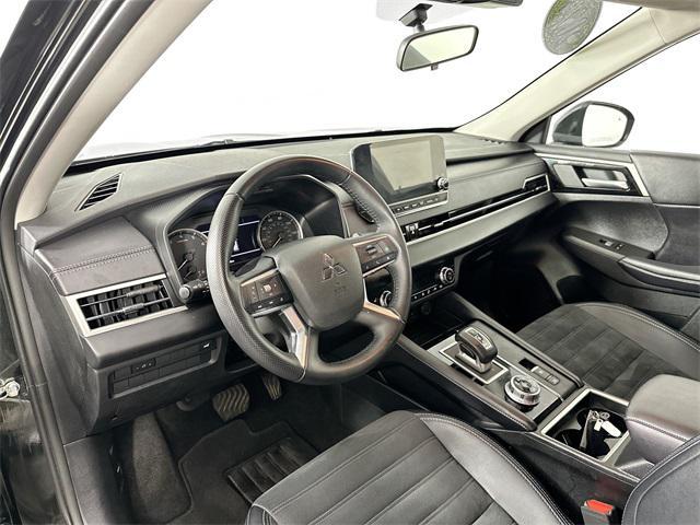Photo of 2024 Black Mitsubishi Outlander