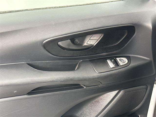 Photo of 2022 Arctic White Mercedes-Benz Metris