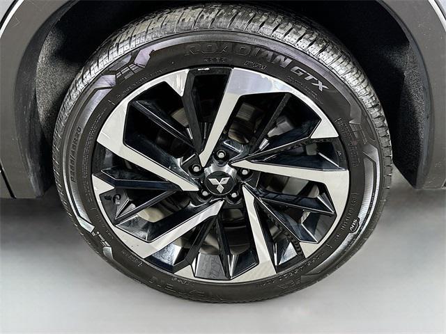 Photo of 2023 Mercury Gray Metallic Mitsubishi Outlander PHEV