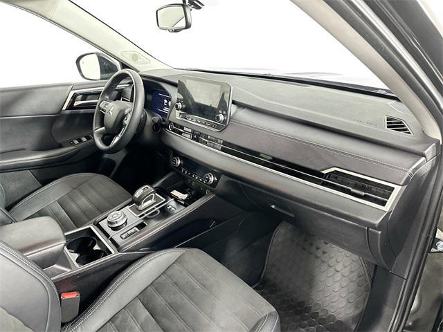Photo of 2023 Black Diamond Mitsubishi Outlander PHEV