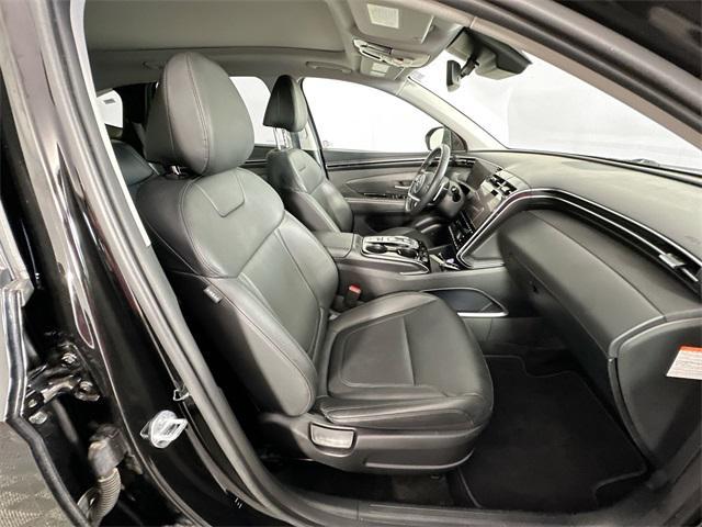 Photo of 2023 Phantom Black Hyundai TUCSON Hybrid