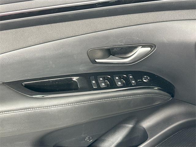 Photo of 2023 Phantom Black Hyundai TUCSON Hybrid
