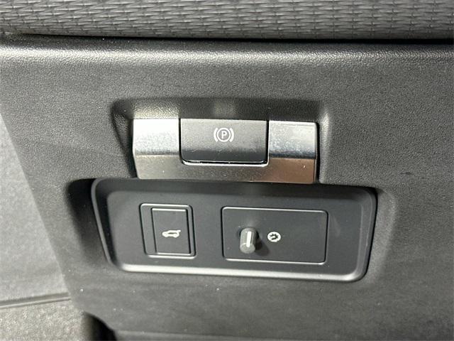 Photo of 2023 Santorini Black Metallic Land Rover Range Rover Evoque
