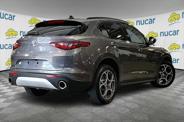Photo of 2018 Vesuvio Gray Metallic Alfa Romeo Stelvio