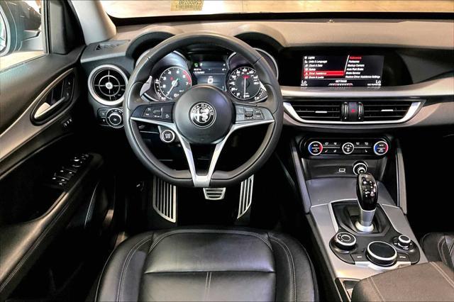 Photo of 2018 Vesuvio Gray Metallic Alfa Romeo Stelvio