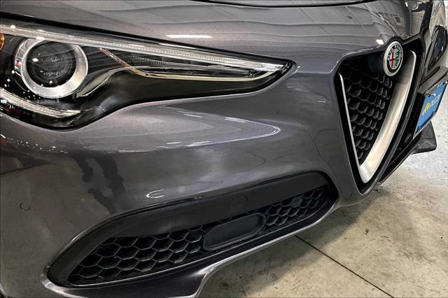 Photo of 2018 Vesuvio Gray Metallic Alfa Romeo Stelvio