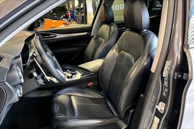 Photo of 2018 Vesuvio Gray Metallic Alfa Romeo Stelvio